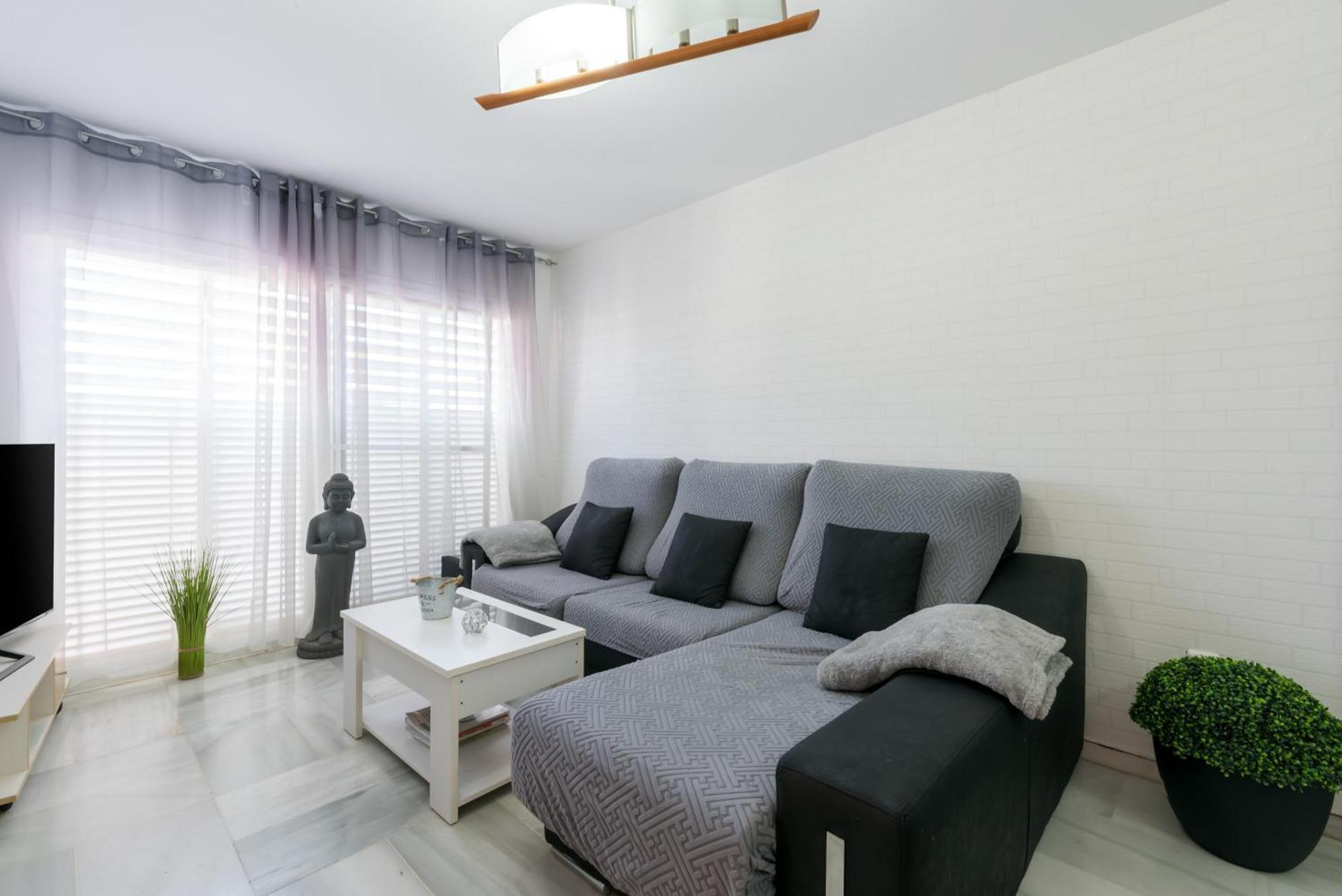 Wintowinrentals With A Huge Terrace In Campanillas Apartamento