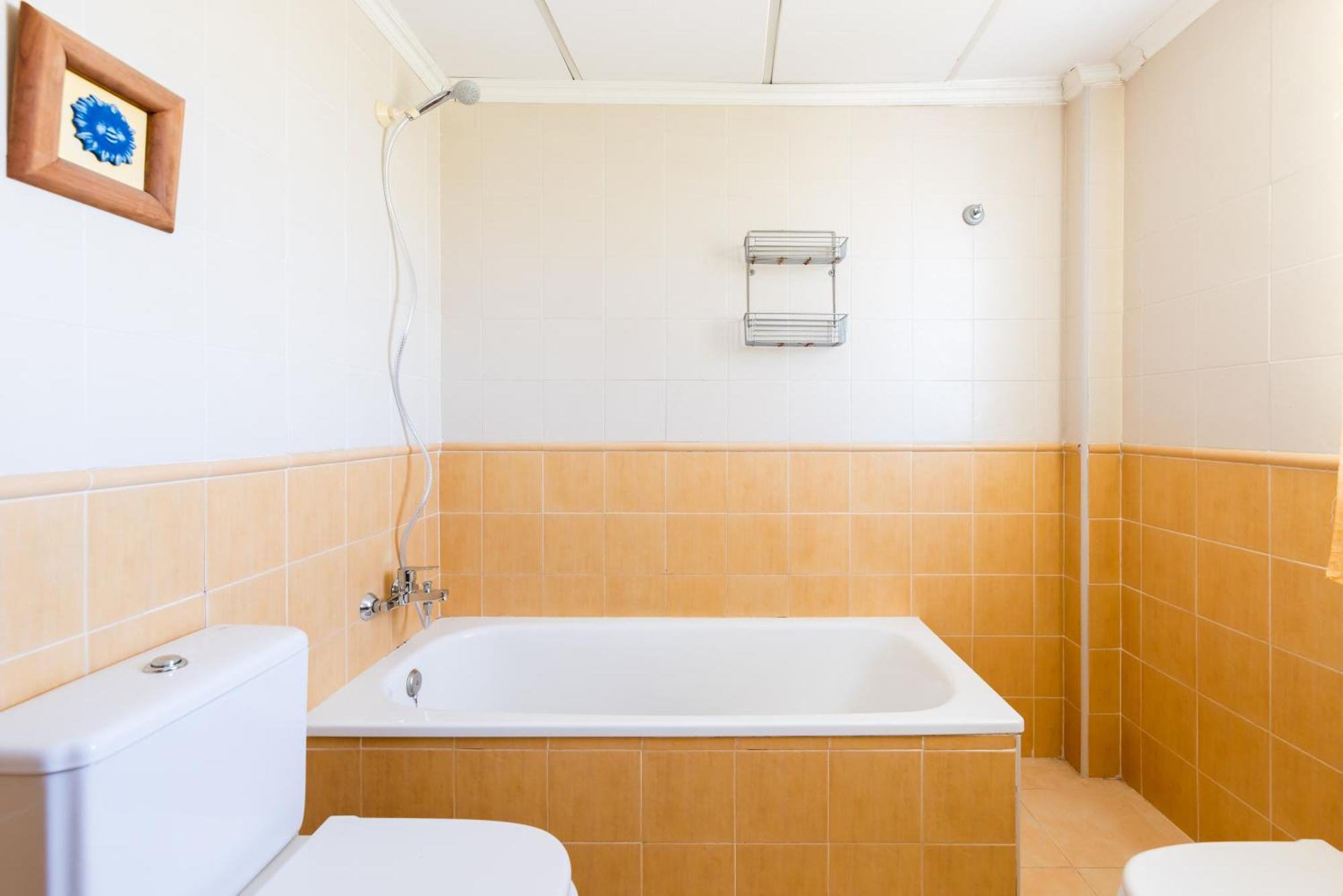 Wintowinrentals With A Huge Terrace In Campanillas Apartamento